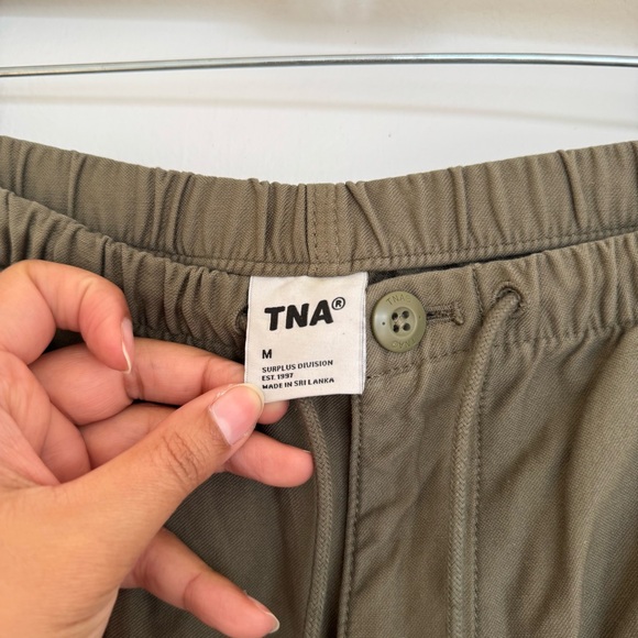 Aritzia TNA cache track Pants olive green pull on elastic waist straight leg M - Picture 12 of 15